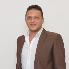 مهندس أحمد كامل مصمم مواقع الويب والمتاجر الإلكترونية منذ عام 2007